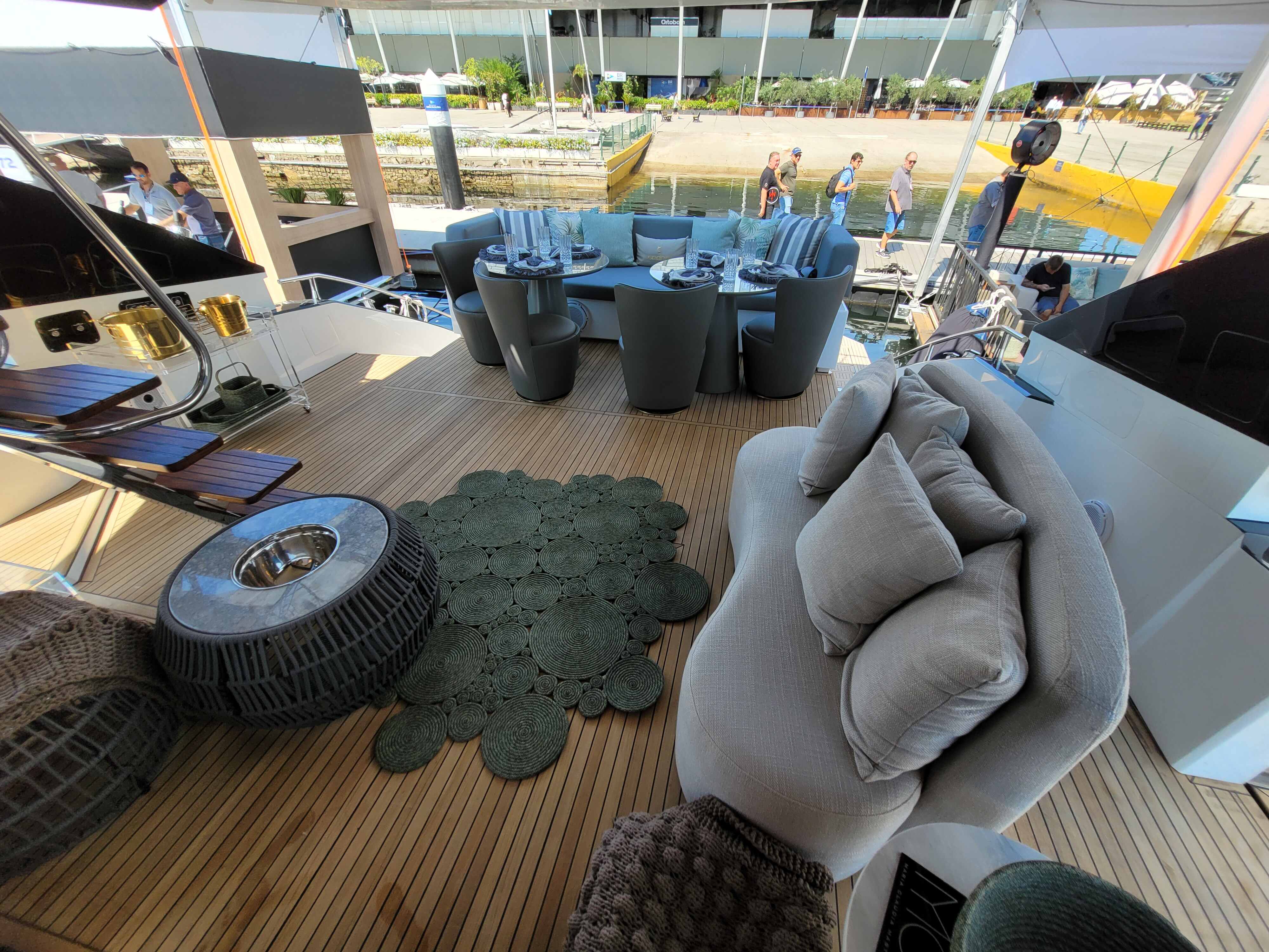 Sedna 78 Aluminum: Sofisticação e Conforto no mar