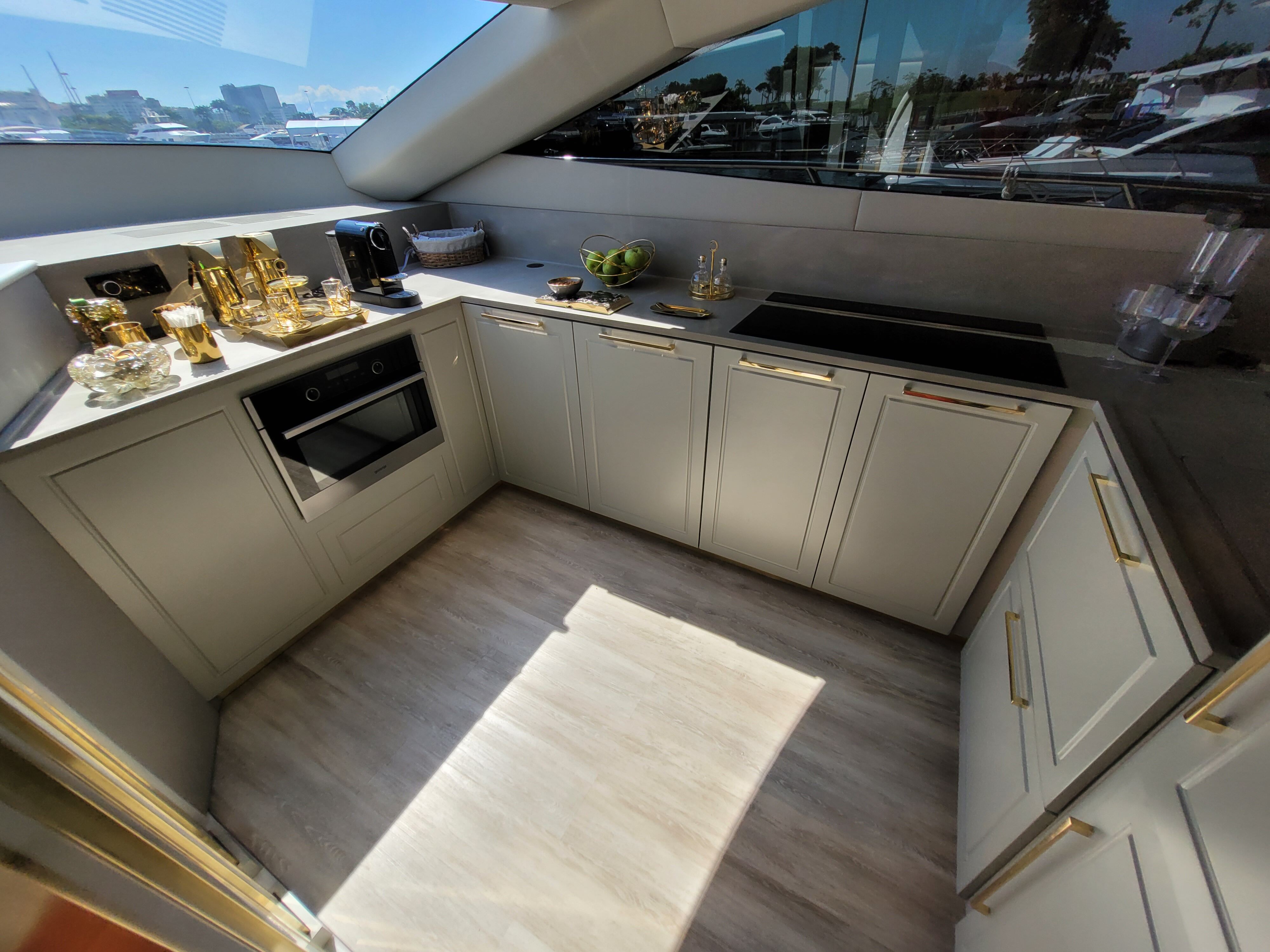 Sedna 78 Aluminum: Sofisticação e Conforto no mar