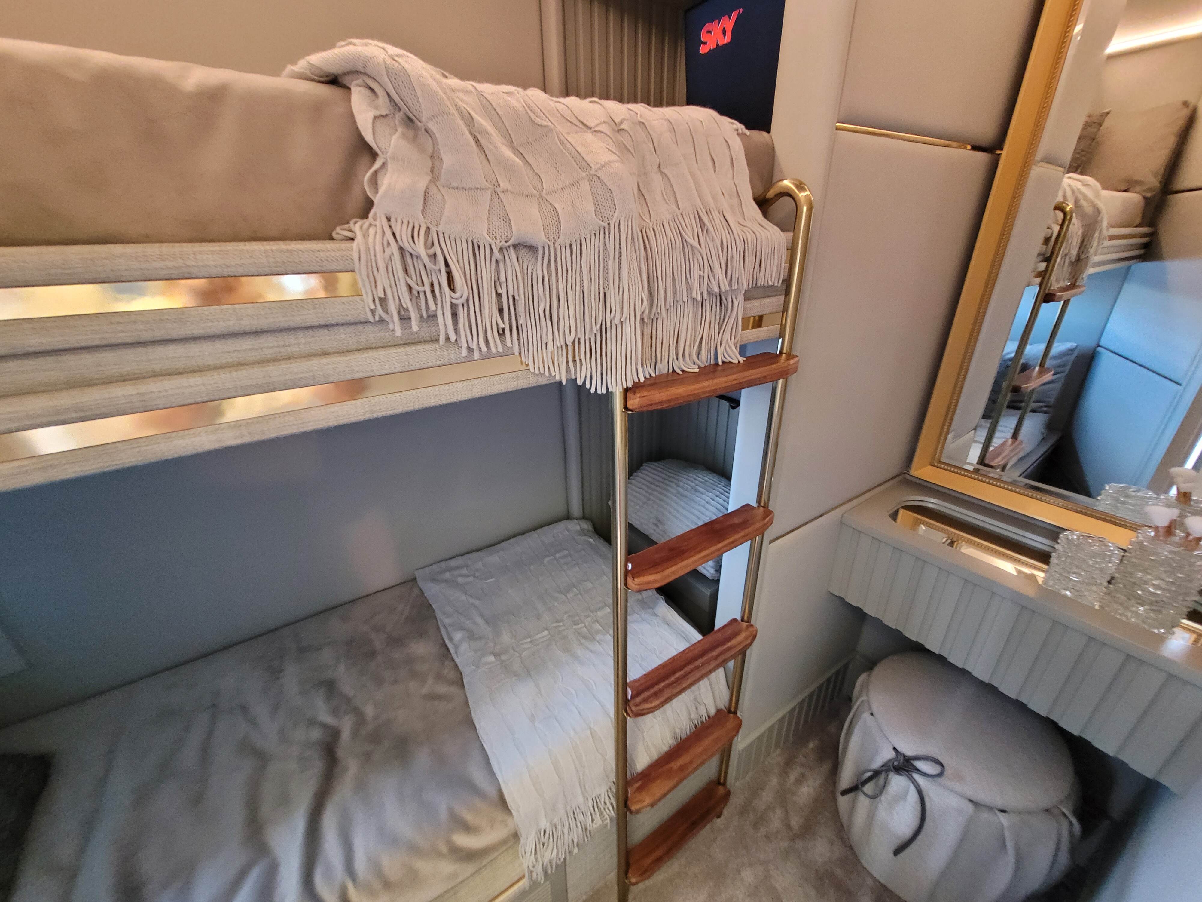 Sedna 78 Aluminum: Sofisticação e Conforto no mar