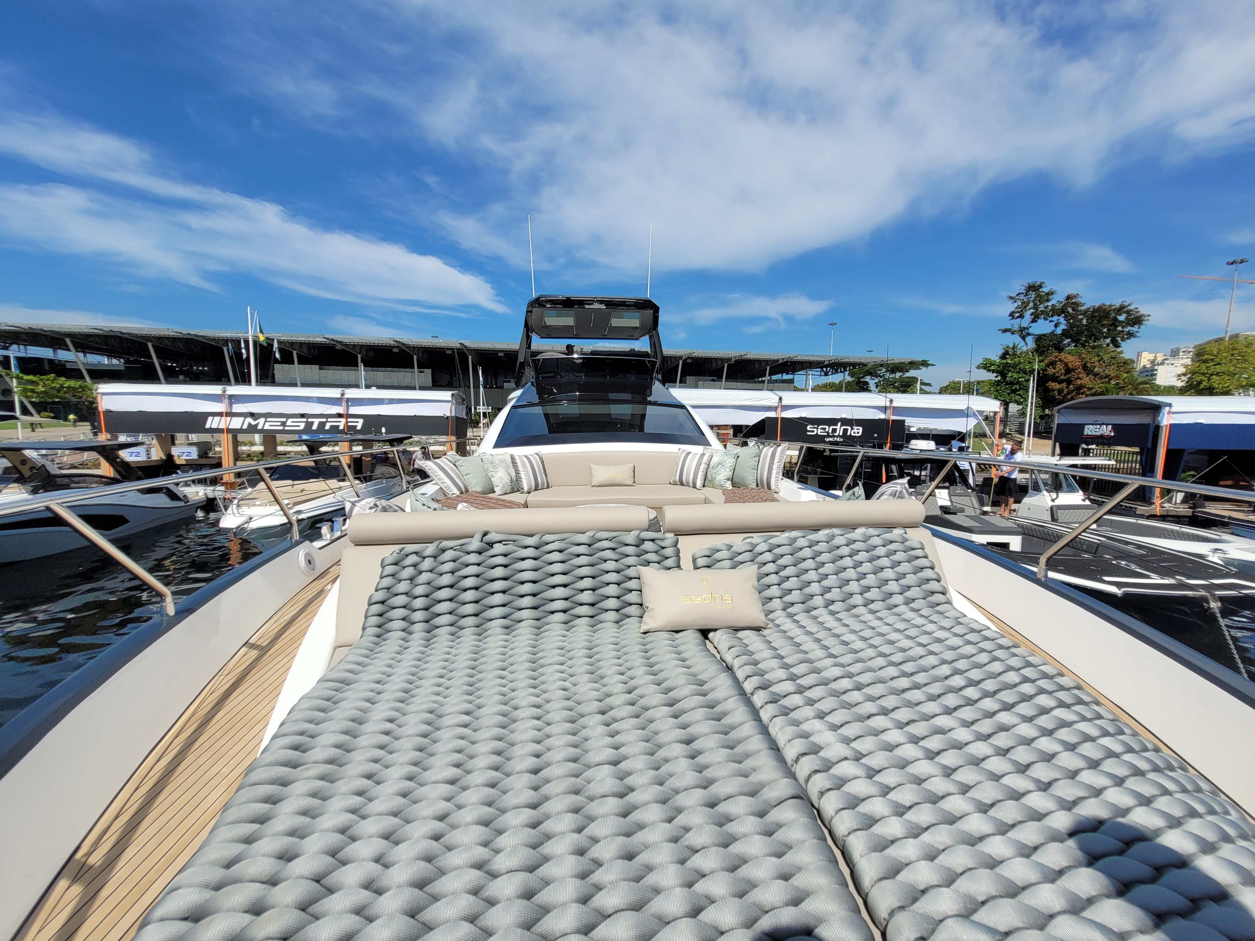 Sedna 78 Aluminum: Sofisticação e Conforto no mar