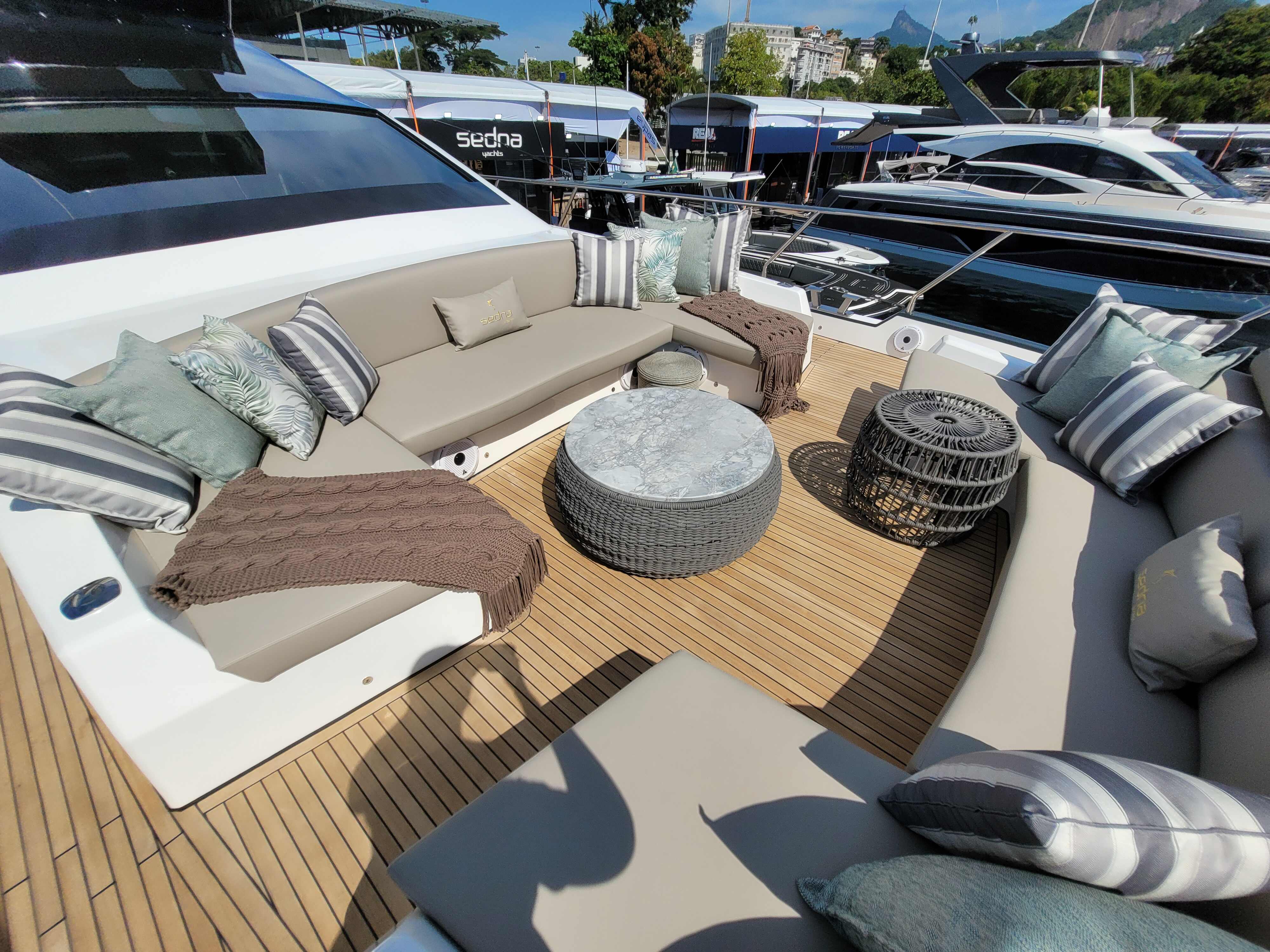 Sedna 78 Aluminum: Sofisticação e Conforto no mar