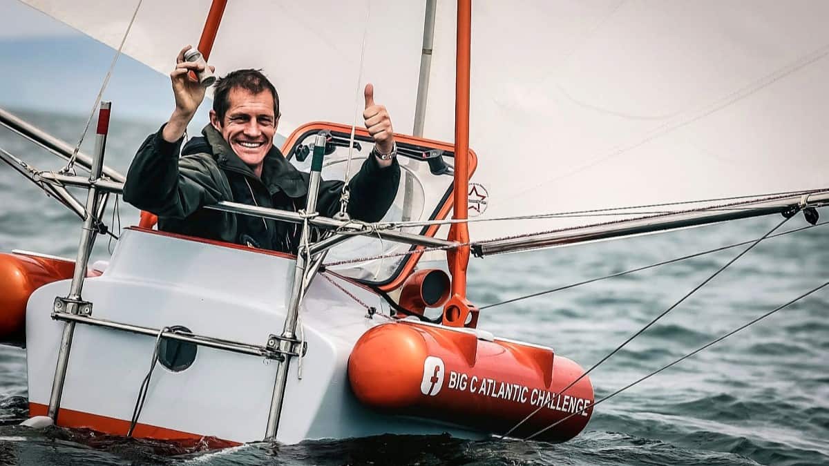 Marinheiro inglês tem barco destruído durante tentativa de quebra de recorde mundial 