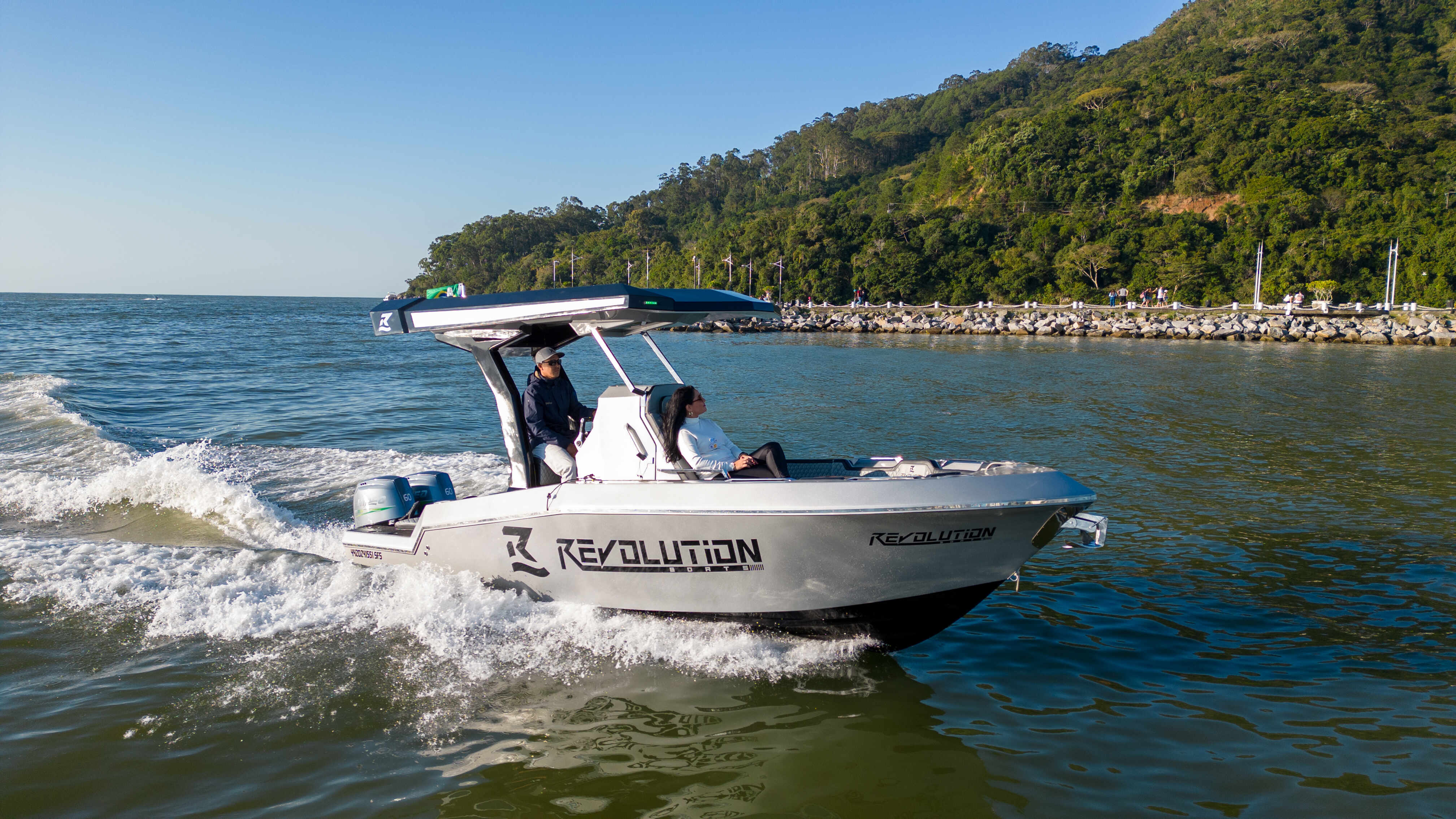 Inspirado em barcos norte-americanos, o Revolution One faz sua estreia em Santa Catarina