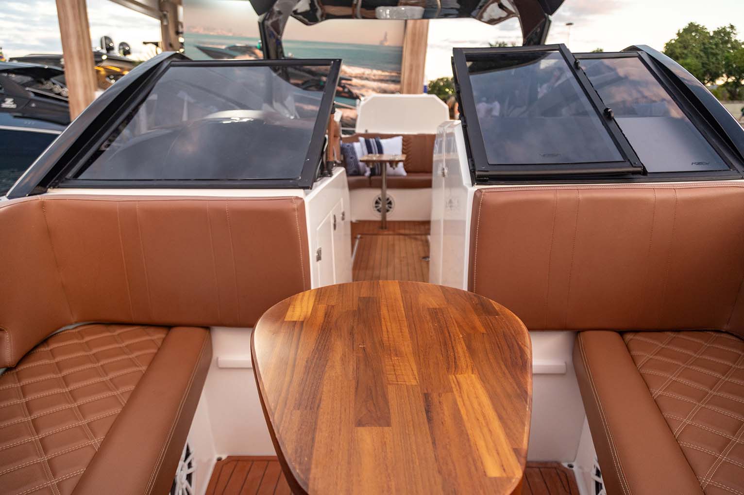 Desempenho, conforto e sofisticação: Azov Z260 Open impressiona em teste na Baía de Guanabara