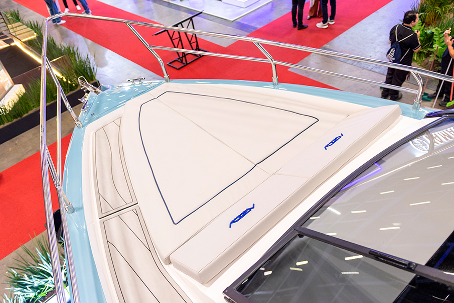Azov 290C: novo lançamento da Azov Yachts combina sofisticação, esportividade e conforto