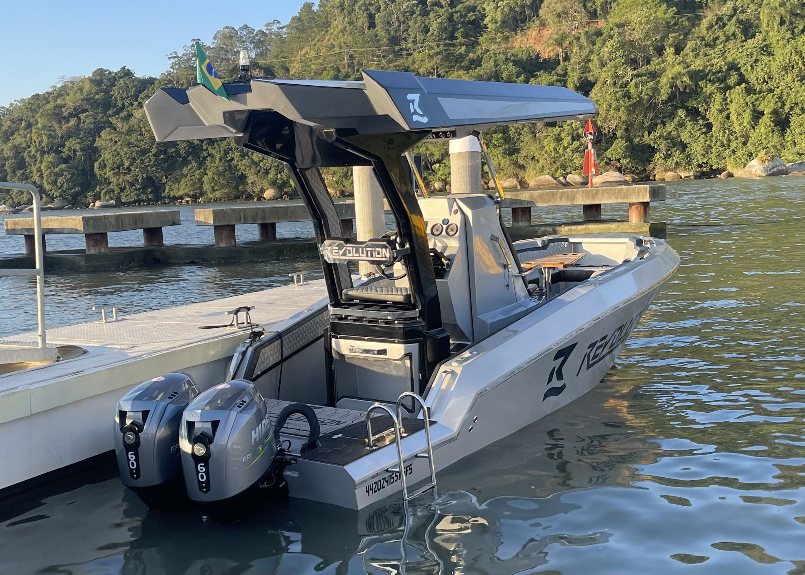 Inspirado em barcos norte-americanos, o Revolution One faz sua estreia em Santa Catarina