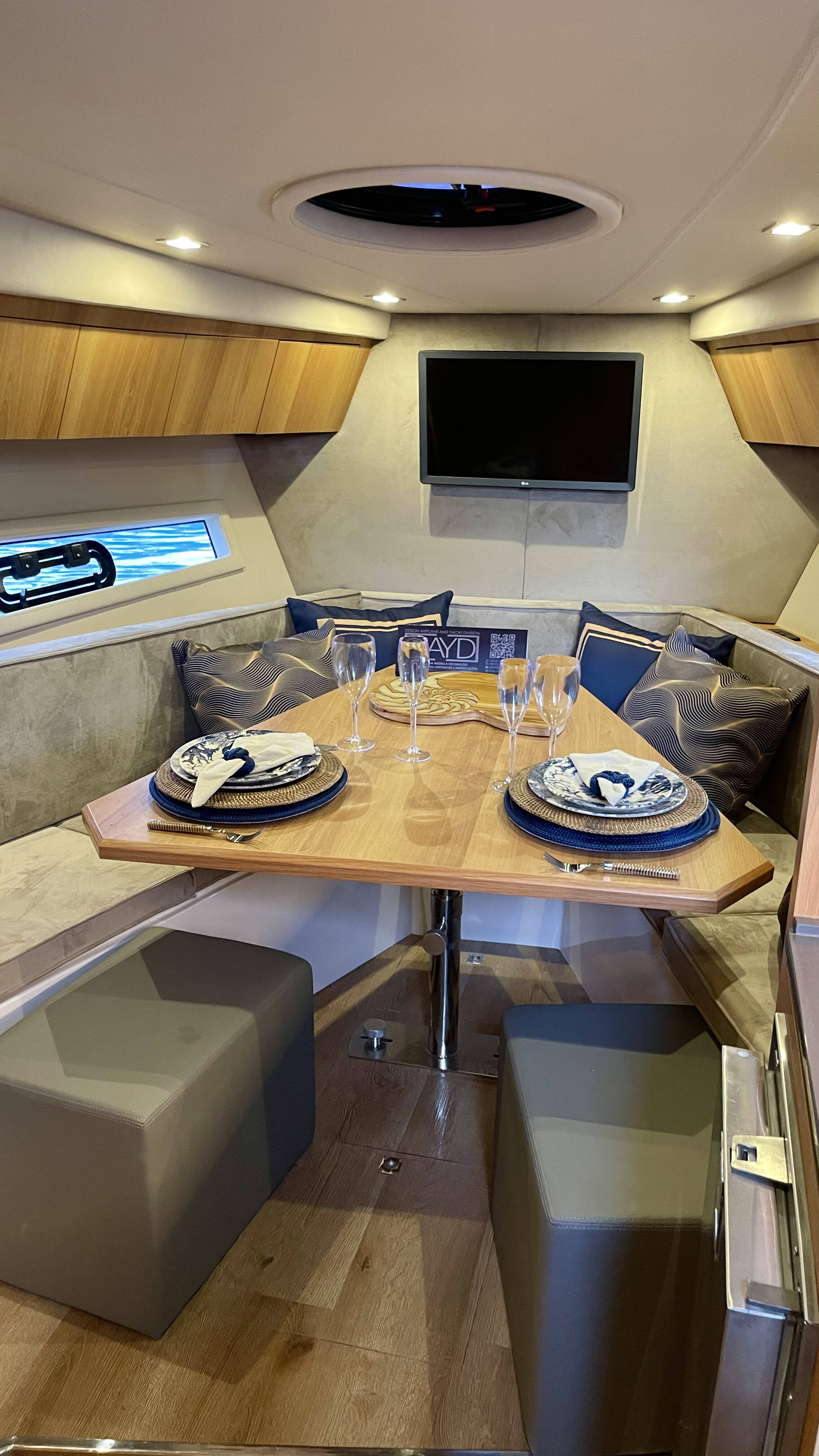 Descubra o Grand Ocean 37: Conforto, Tecnologia e Elegância em Alto Mar