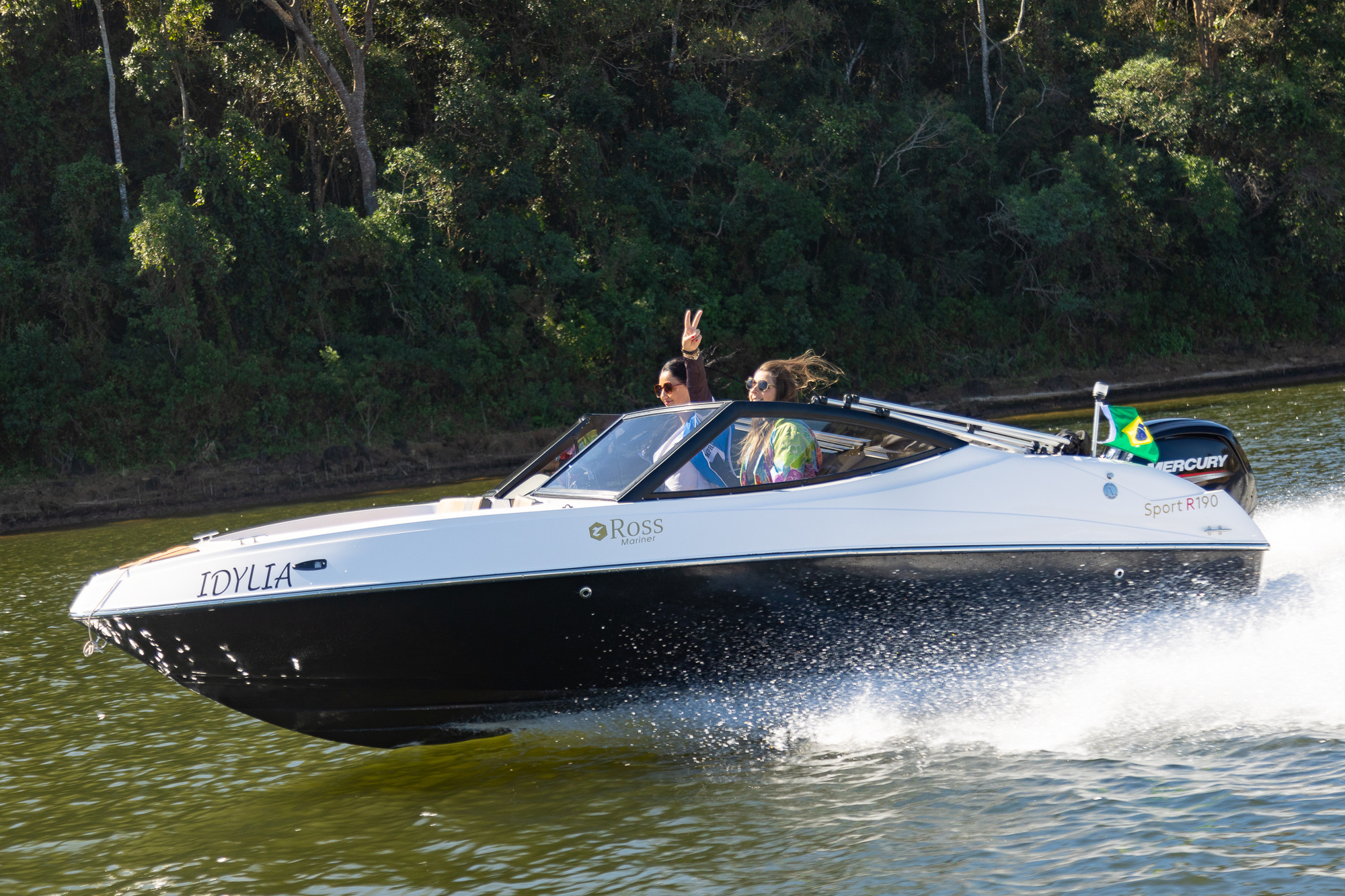Sport R 190 da Ross Mariner: Desempenho e Versatilidade na água