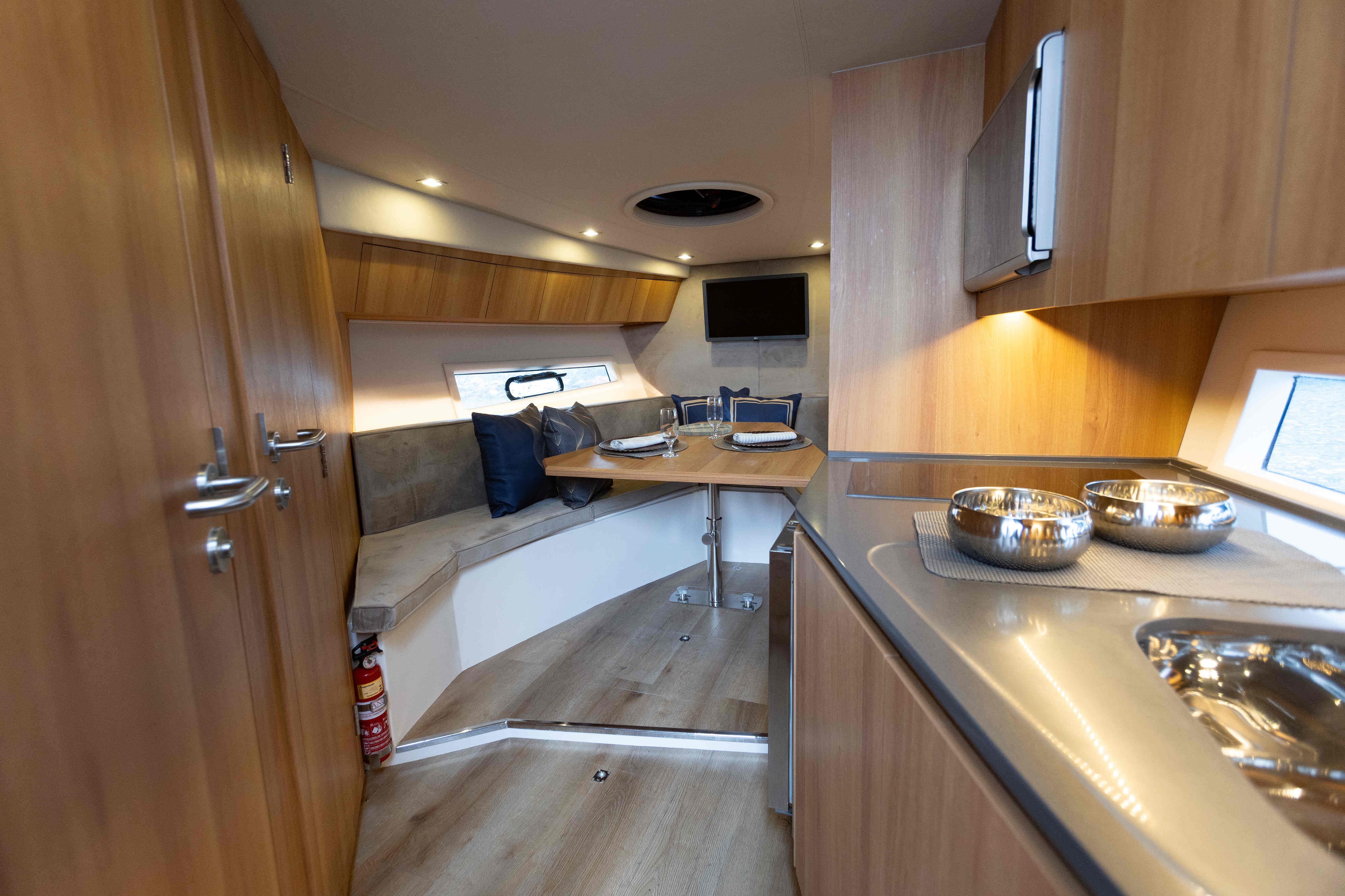 Teste 360° Grand Ocean 37: 5 destaques da embarcação que une esportividade e conforto