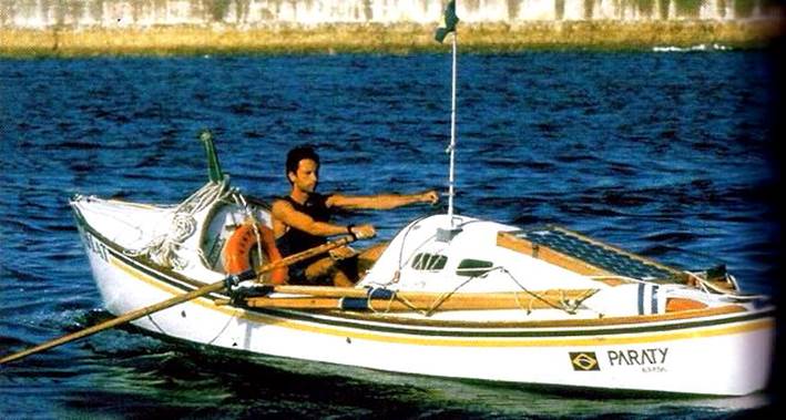 Amyr Klink em seu barco a remo