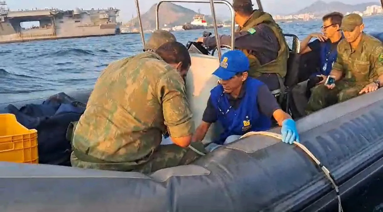 Marinha realiza monitoramento ambiental na Baía de Guanabara (RJ)