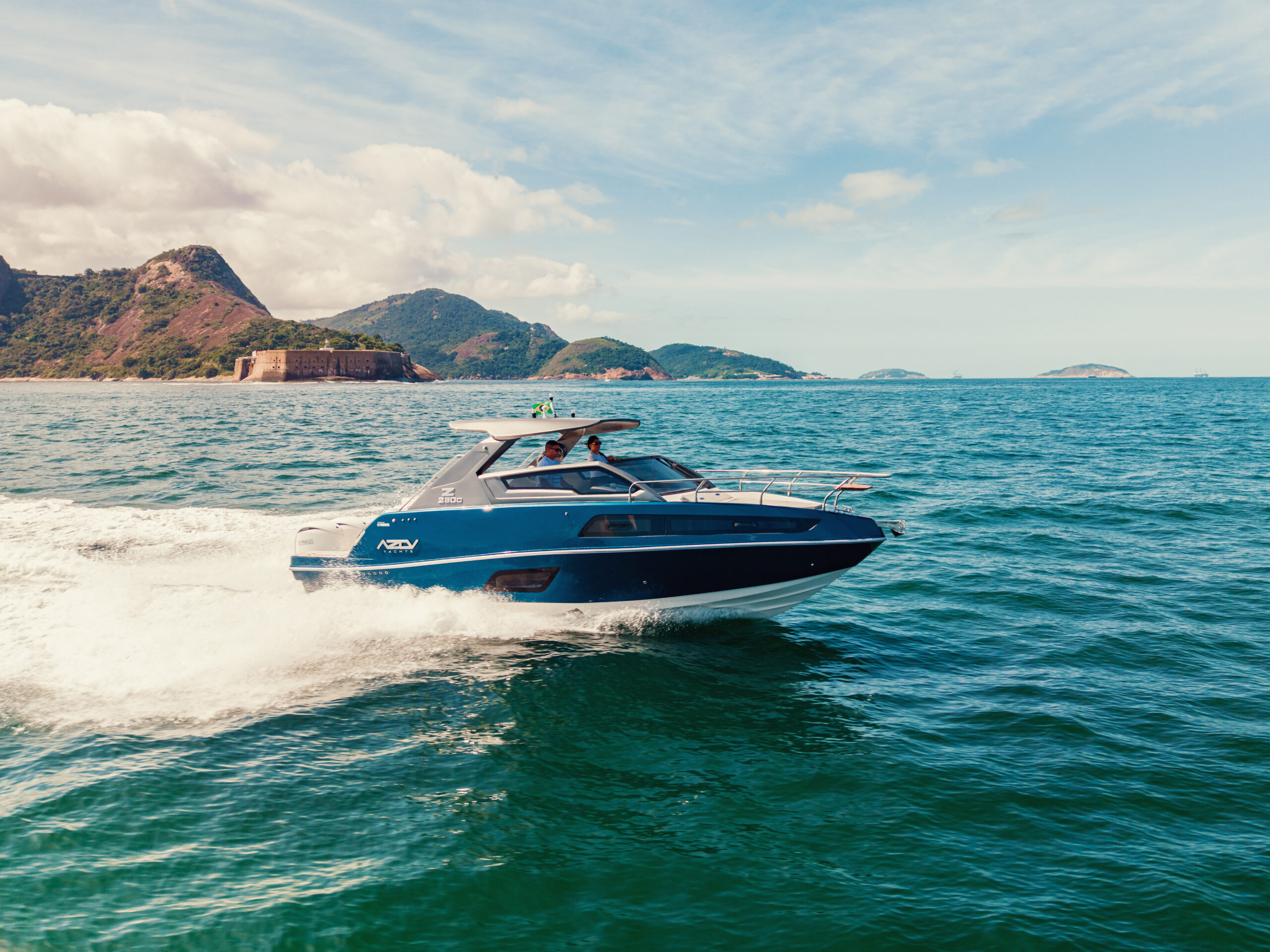 Azov Z290 Cabinada: testamos o barco offshore no Rio Boat Show