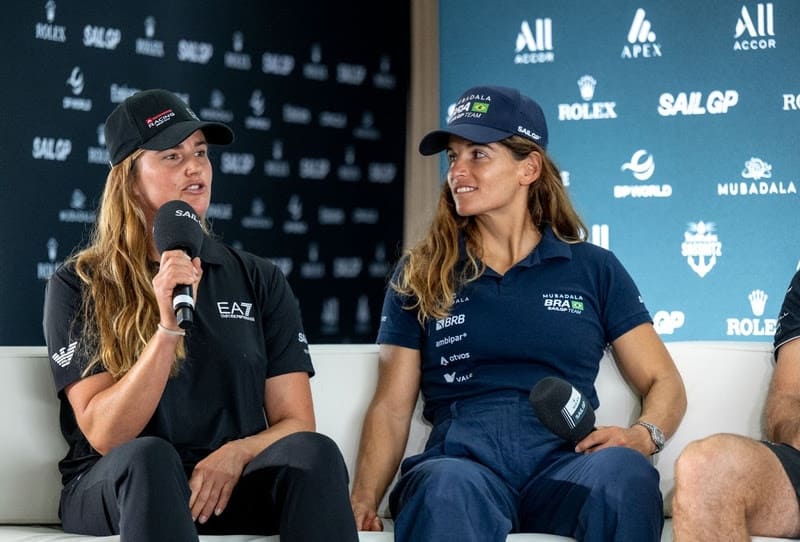 Martine Grael e Kahena Kunze durante coletiva de imprensa.