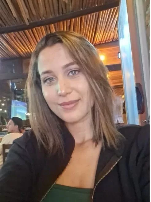 Retrato de Bruna Damaris Sant’anna da Silva, encontrada viva após desaparecer em passeio de jet-ski em Ilhabela.