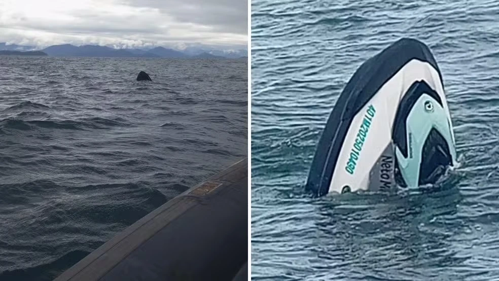 Moto aquática parcialmente afundada no mar durante buscas por casal desaparecido em Ilhabela.