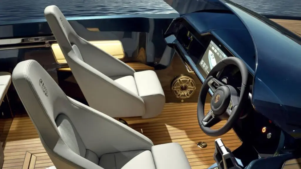 Interior da Lancha elétrica Frauscher x Porsche 790 Spectre.