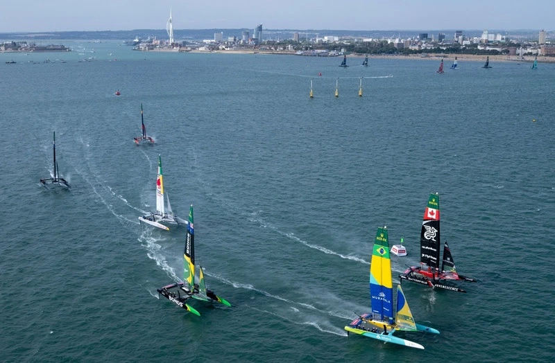 Equipe brasileira disputa regata do SailGP em Portsmouth, na Inglaterra.