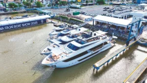 Vista aérea da Marina de Itajaí com iates atracados durante o Marina Itajaí Boat Show 2025.