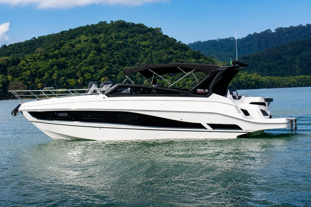 Real Powerboats lança a Real 38 Cabriolet