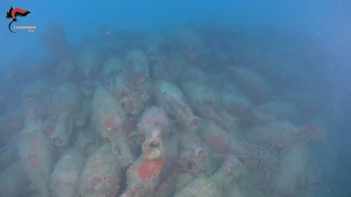 Navio romano na Sicília é encontrado com centenas de ânforas