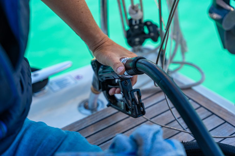 Abastecimento de barco com gasolina com 32% de etanol.