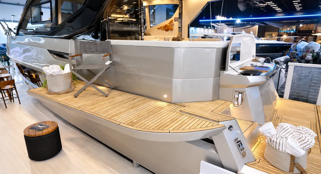 Azov Z440 HT deck lateral
