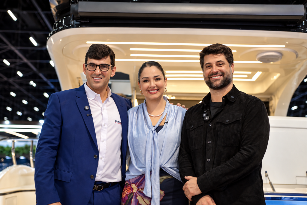 Paulo Thadeu Mendes (Real Powerboats), Carol Santiago (Compre Náutica), Alfredo Soares (Real Powerboats)